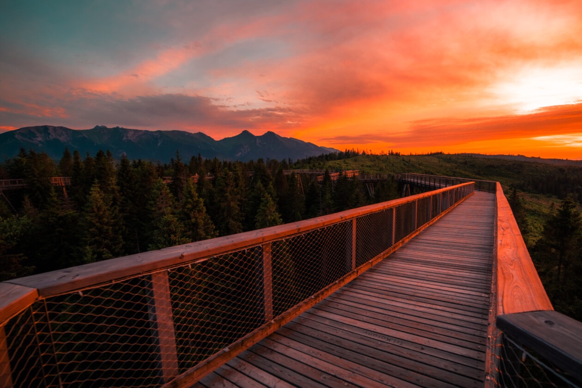 Bachledka ścieżki o zachodzie słońca